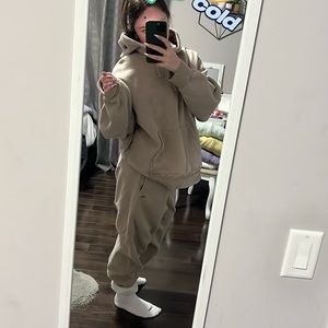 aritzia teddy brown sweat pants